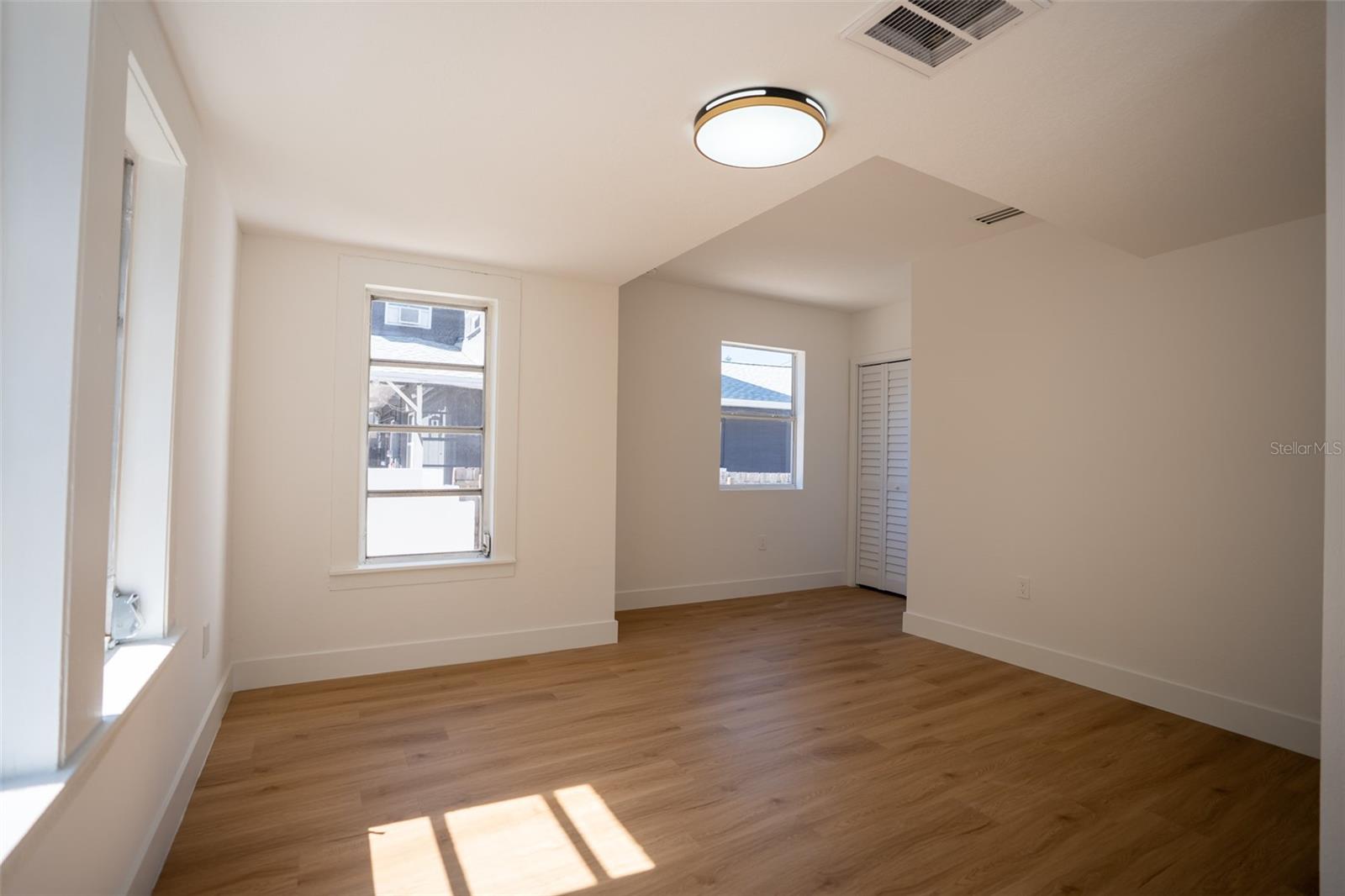 1209 E 18TH AVE — photo 38