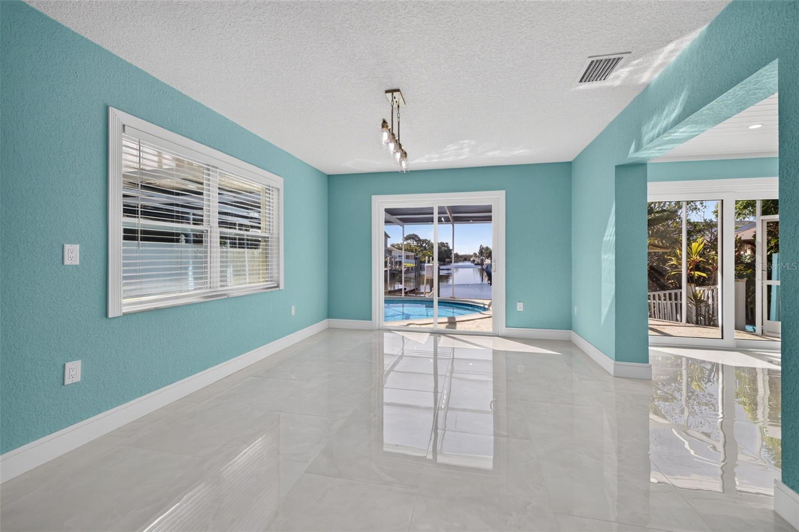 4643 BAY CREST DR — photo 14
