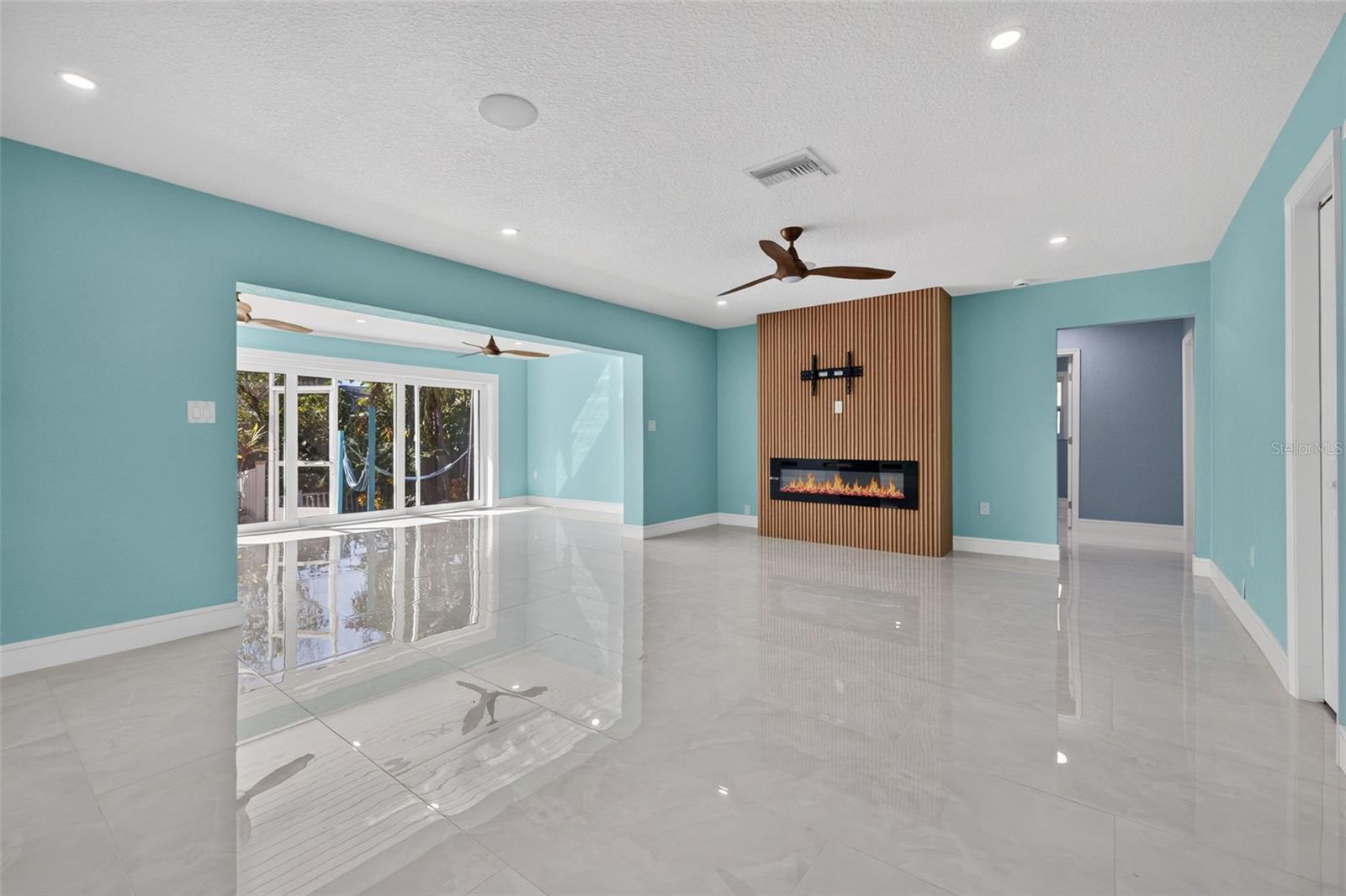 4643 BAY CREST DR — photo 11