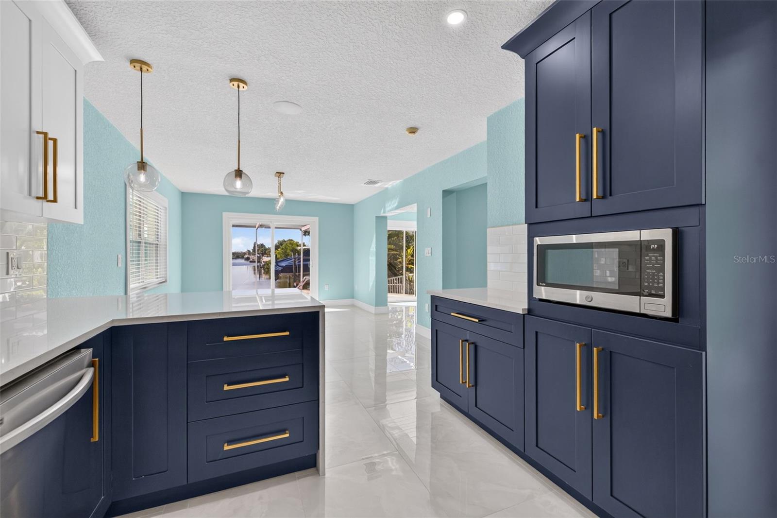 4643 BAY CREST DR — photo 17