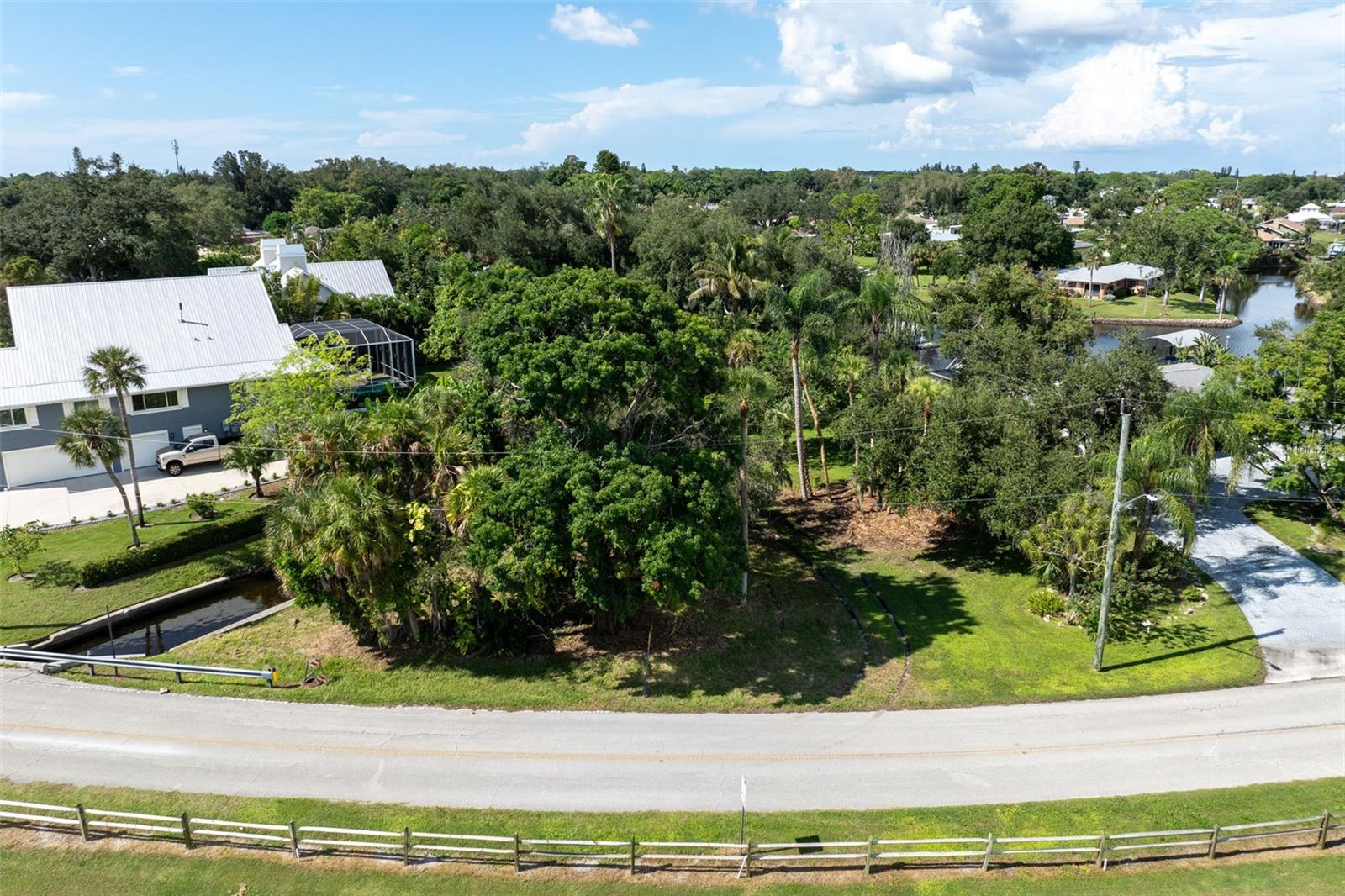 423 MAGELLAN DR — photo 5