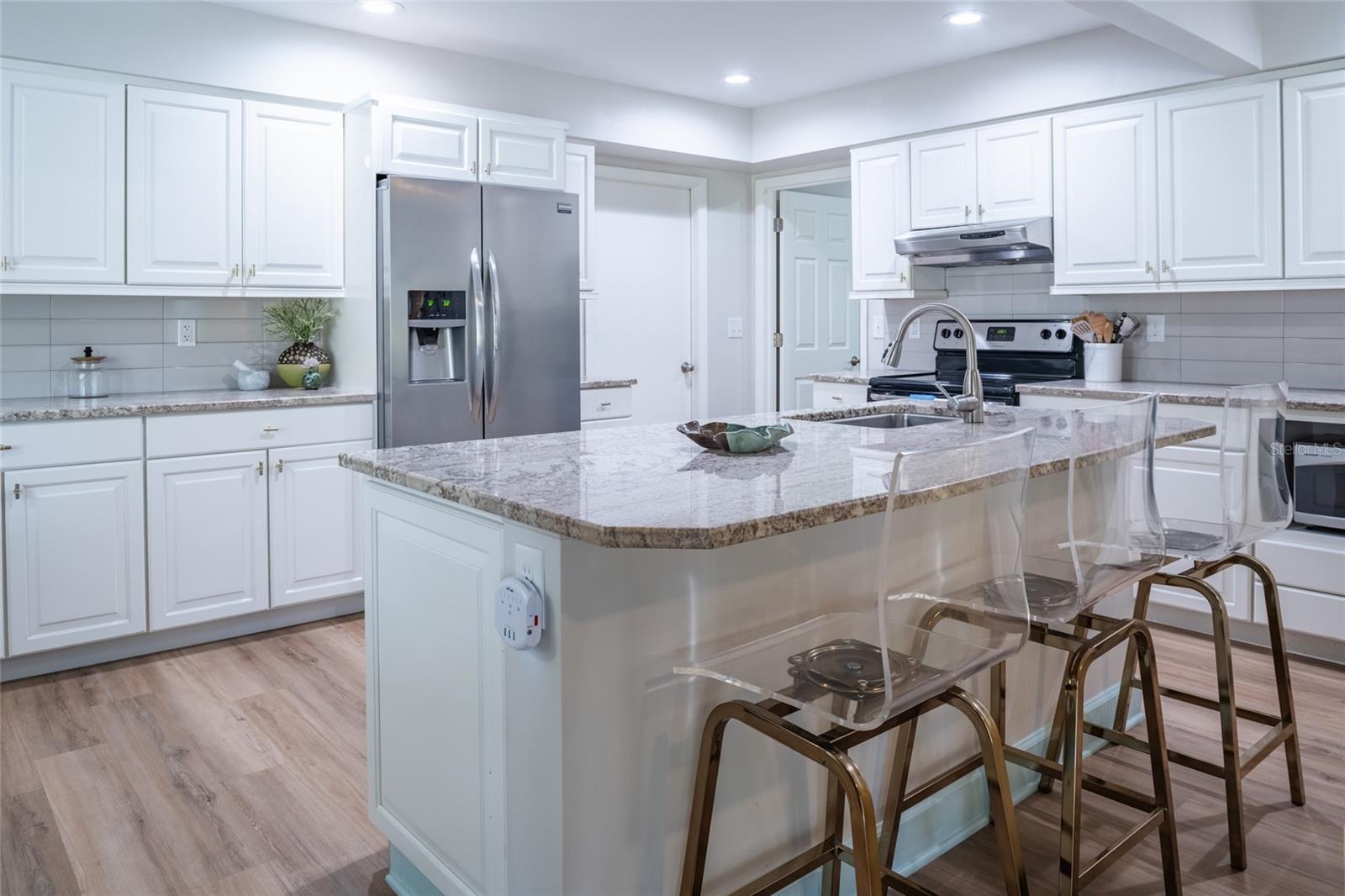 5005 CANTERBURY DR — photo 16
