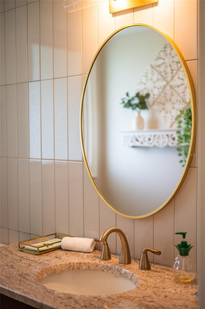 5005 CANTERBURY DR — photo 9