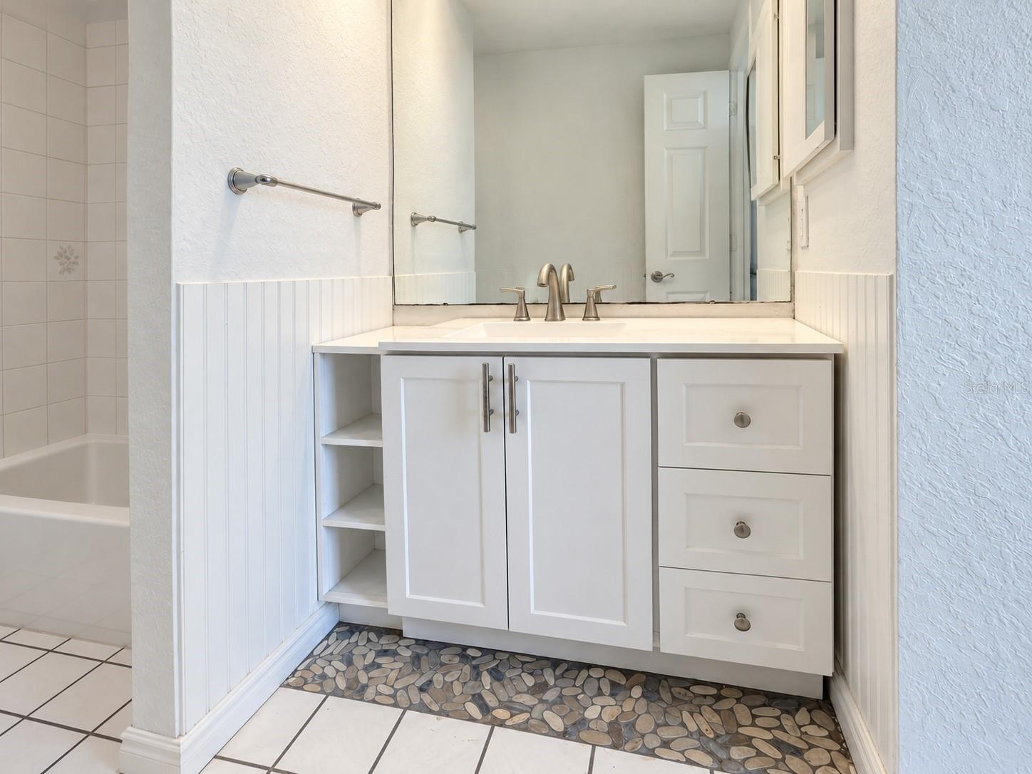 1092 S HARTSDALE ST — photo 9
