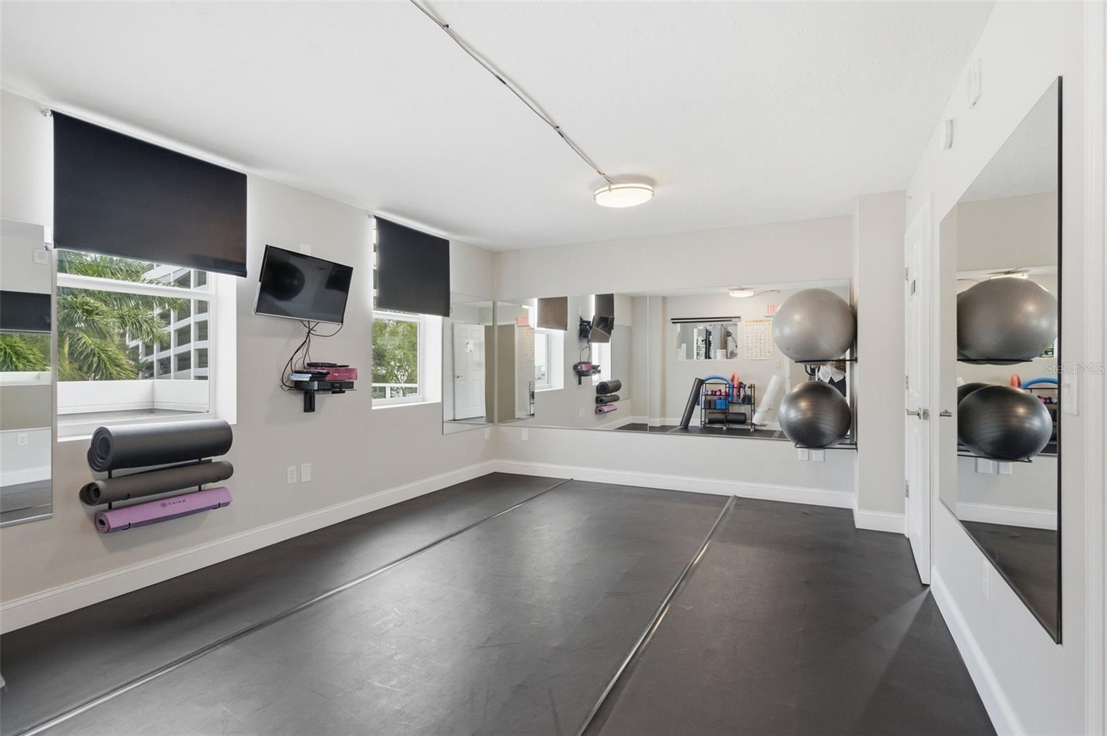 101 S GULFSTREAM AVE #5G — photo 33