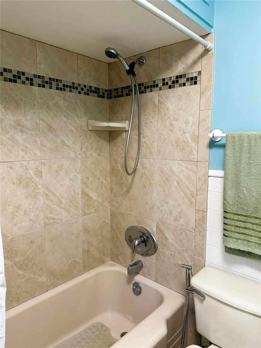 4617 N CLARK AVE — photo 19
