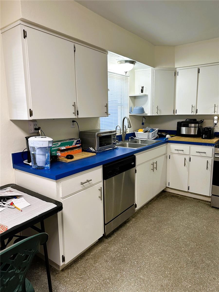 4617 N CLARK AVE — photo 15