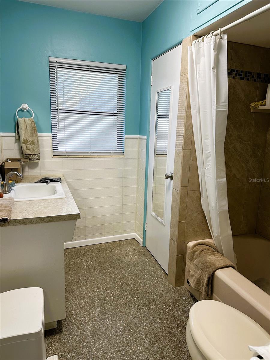 4617 N CLARK AVE — photo 21