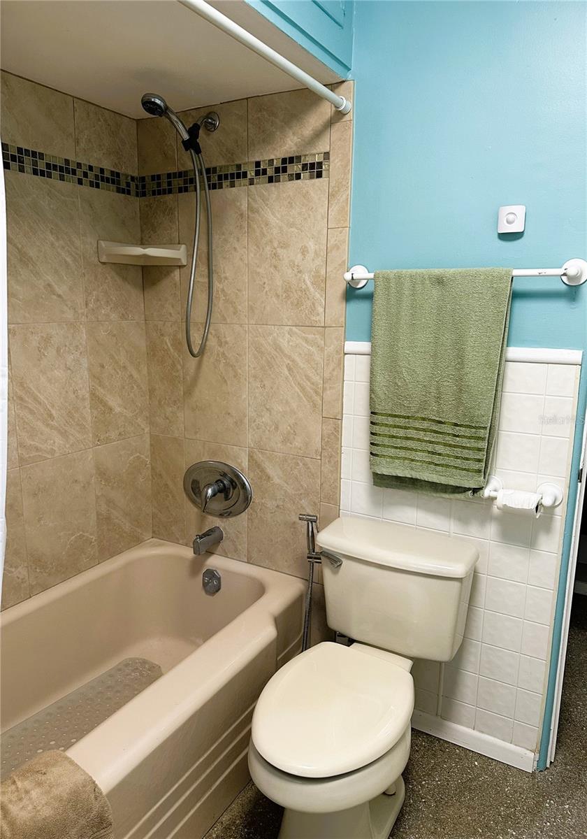 4617 N CLARK AVE — photo 20