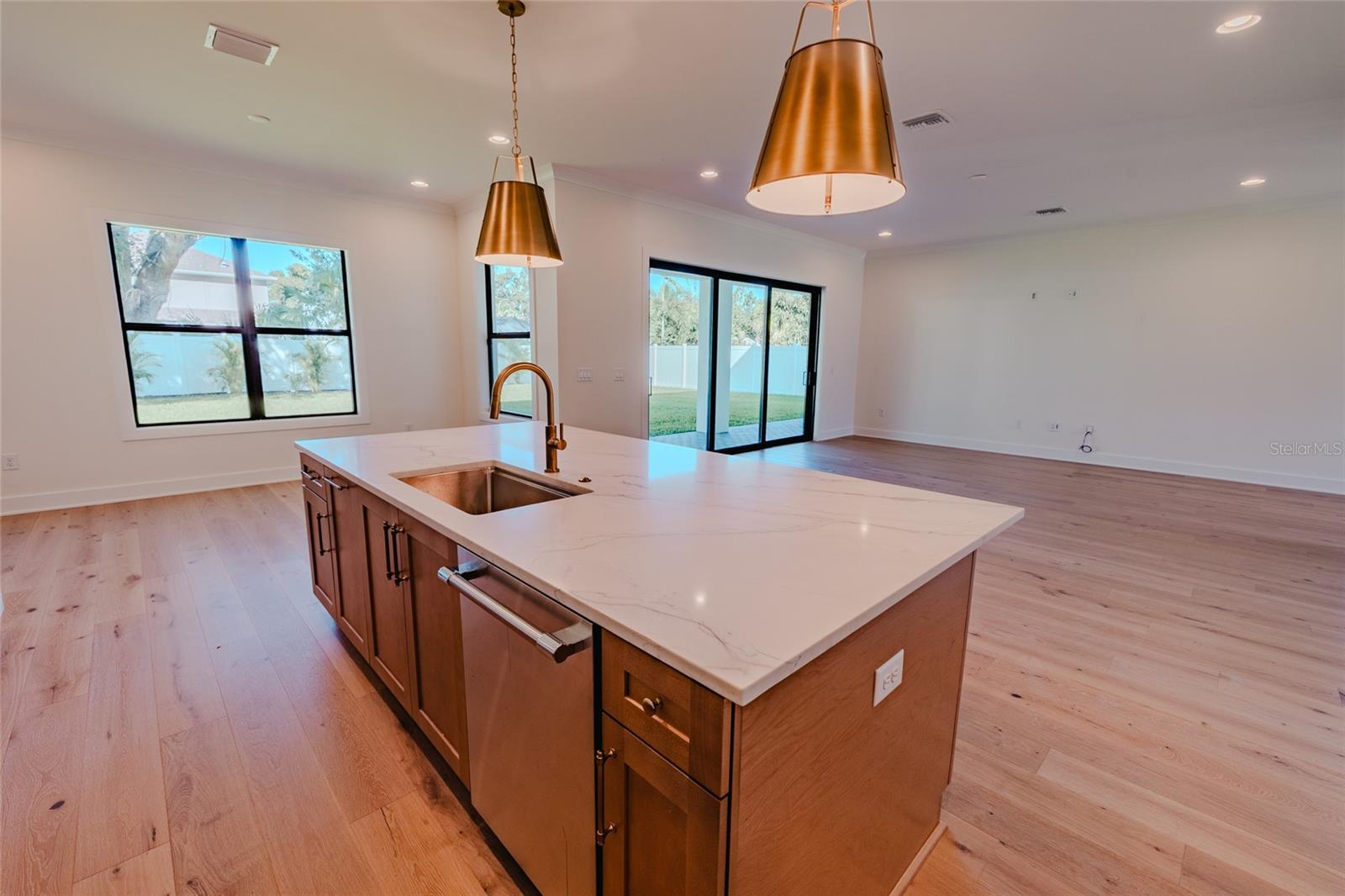 306 N EXCELDA AVE — photo 4