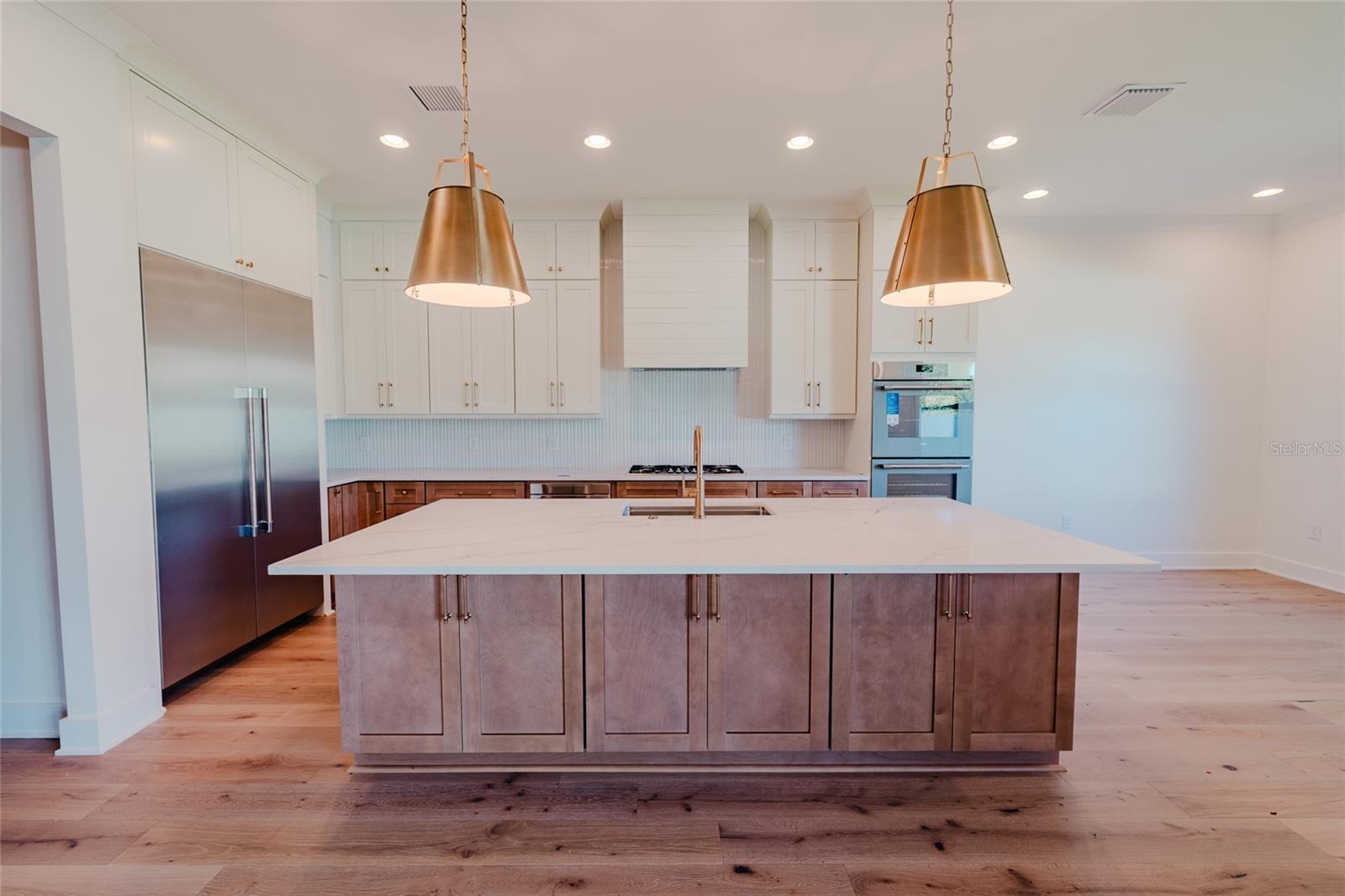 306 N EXCELDA AVE — photo 3