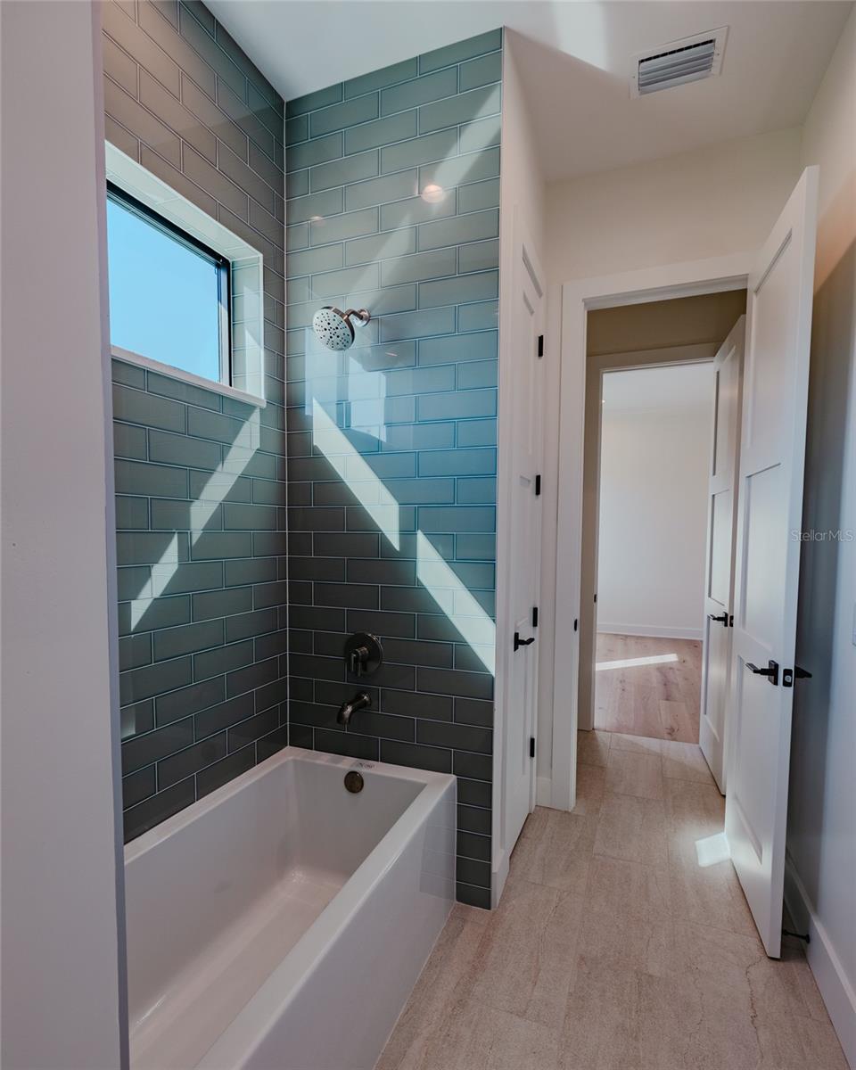 306 N EXCELDA AVE — photo 17