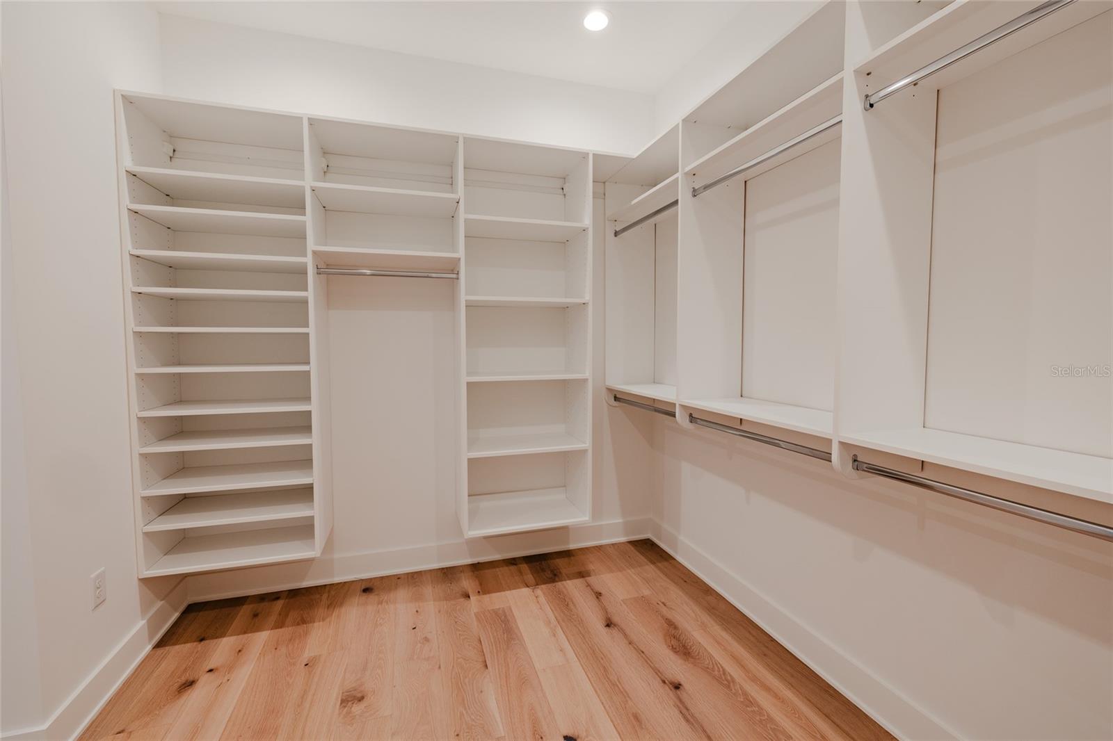 306 N EXCELDA AVE — photo 11