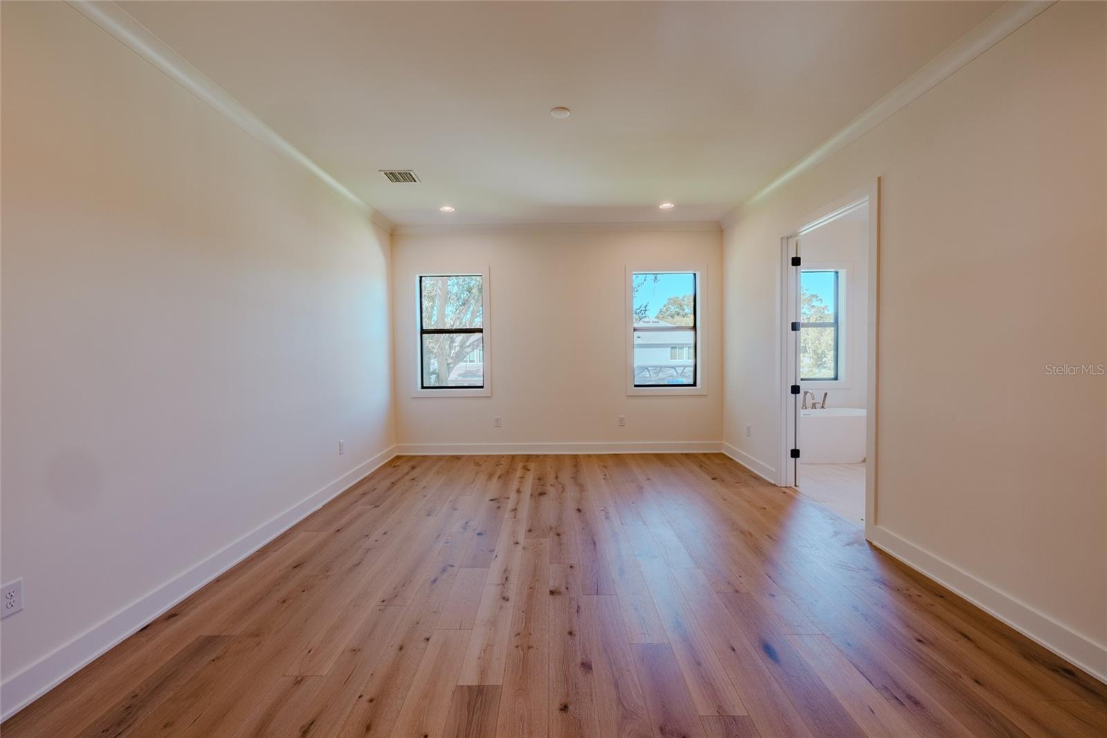 306 N EXCELDA AVE — photo 9