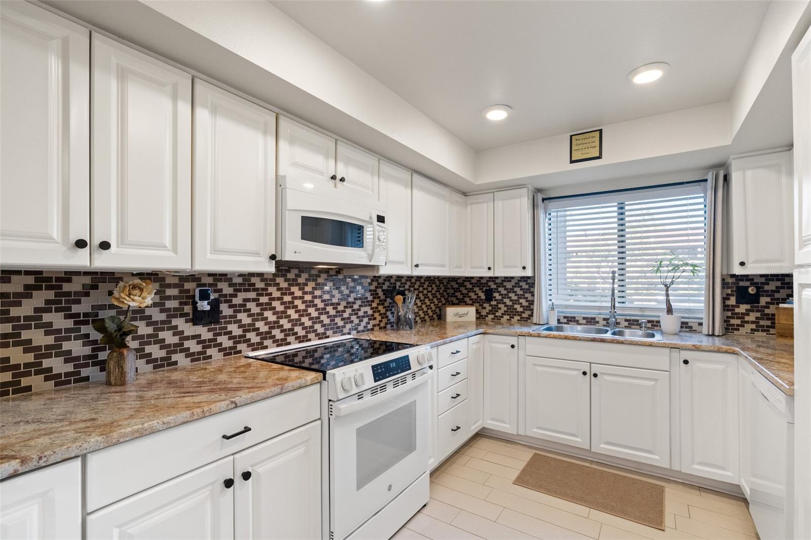 860 S VILLAGE DR N #105 — photo 7