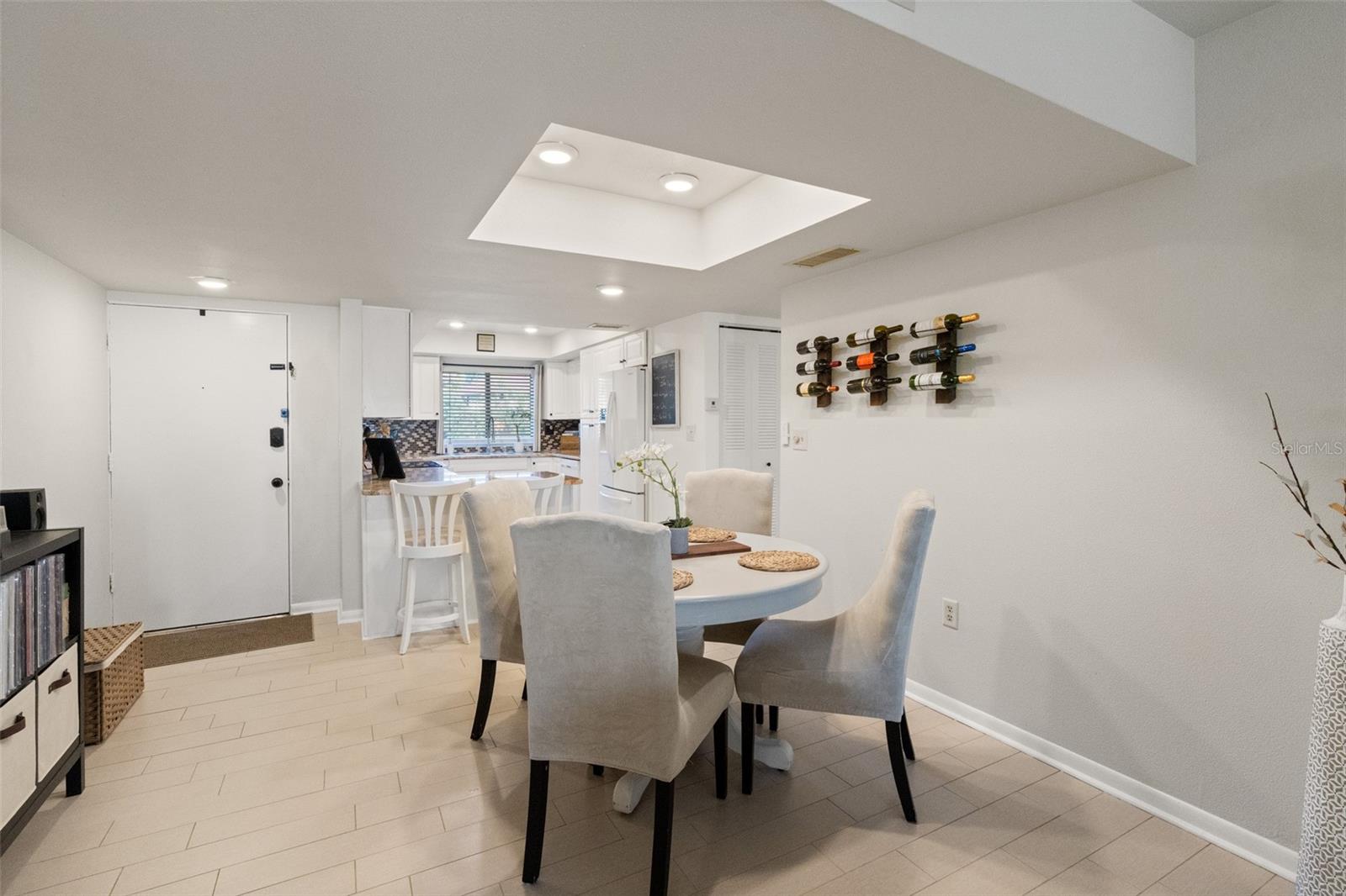 860 S VILLAGE DR N #105 — photo 3