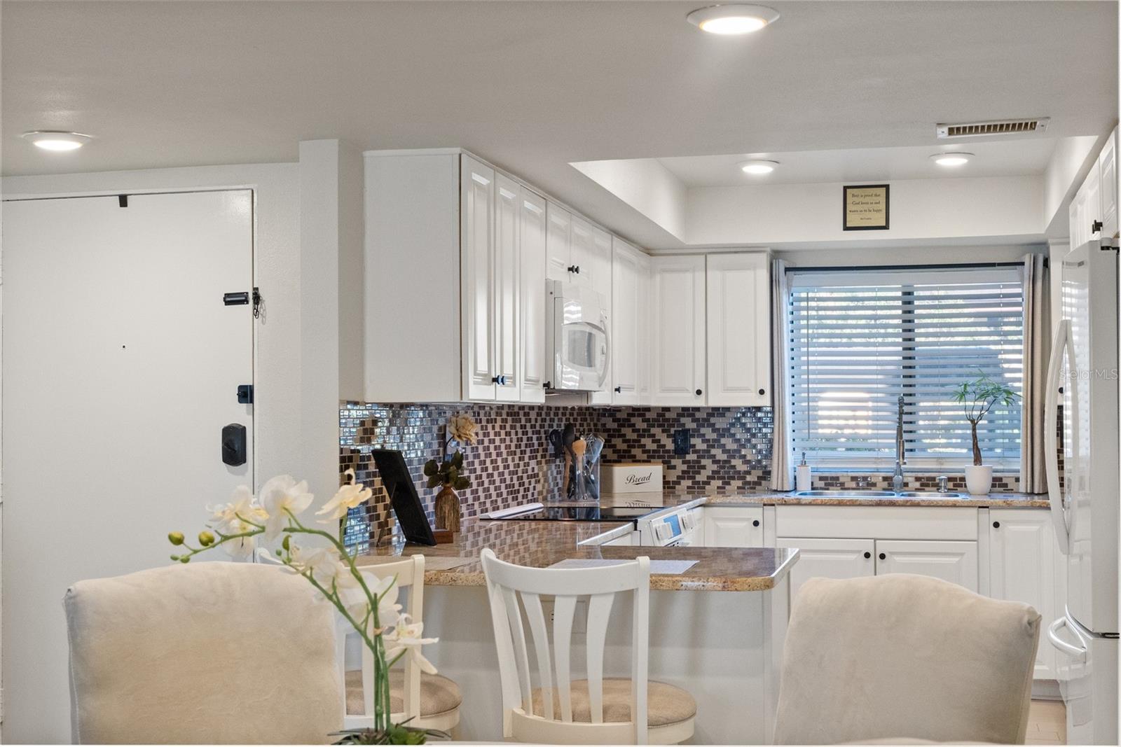 860 S VILLAGE DR N #105 — photo 4