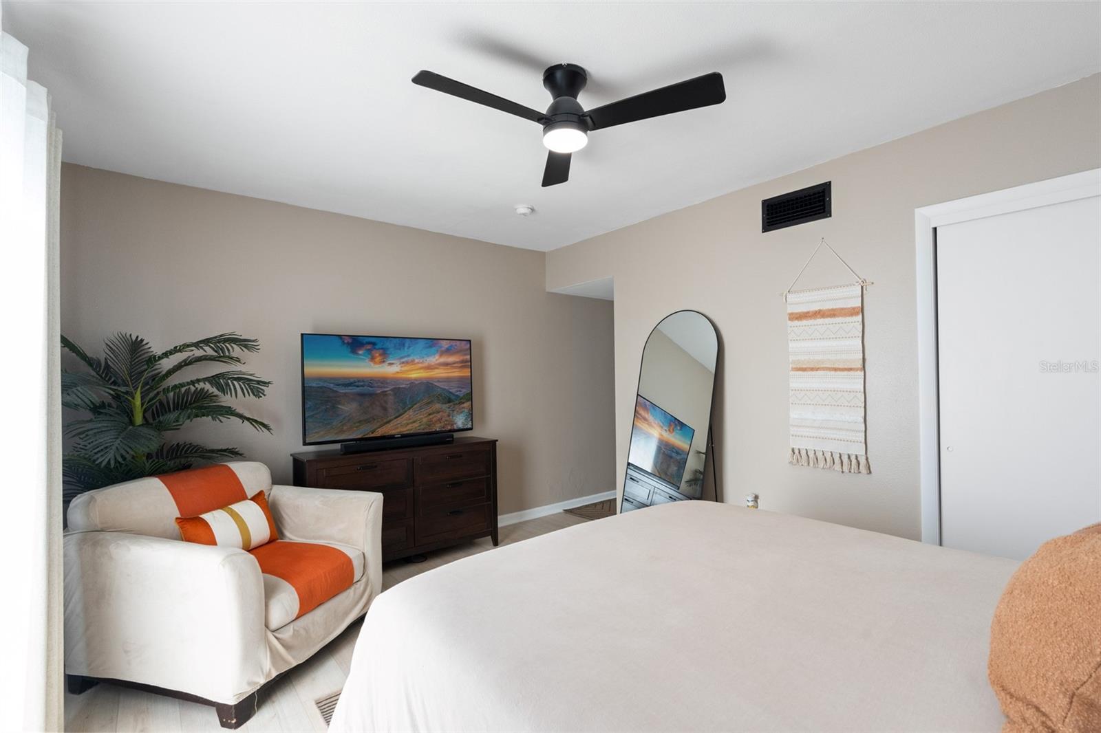 860 S VILLAGE DR N #105 — photo 27