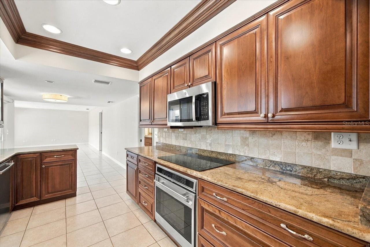 4110 CARROLLWOOD VILLAGE DR — photo 19