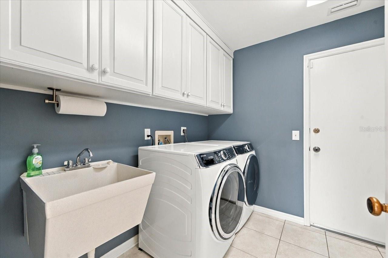 4110 CARROLLWOOD VILLAGE DR — photo 42