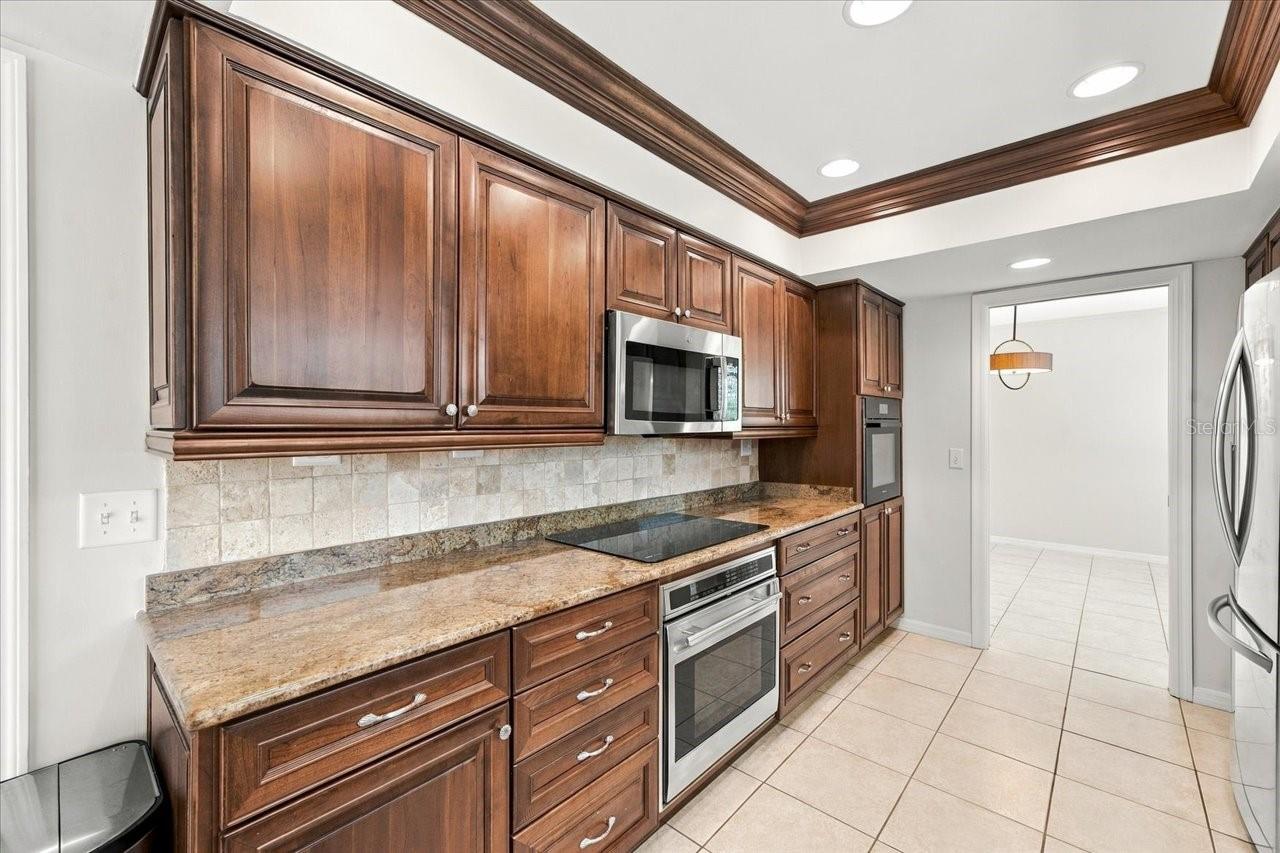 4110 CARROLLWOOD VILLAGE DR — photo 20