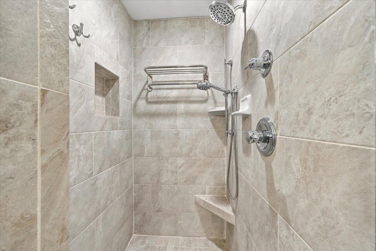 4110 CARROLLWOOD VILLAGE DR — photo 35