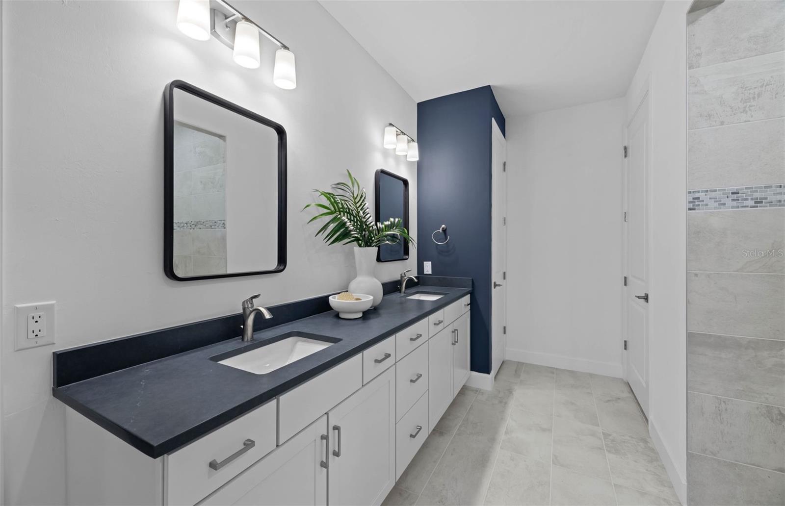 1775 N RIDGEMORE ST — photo 4