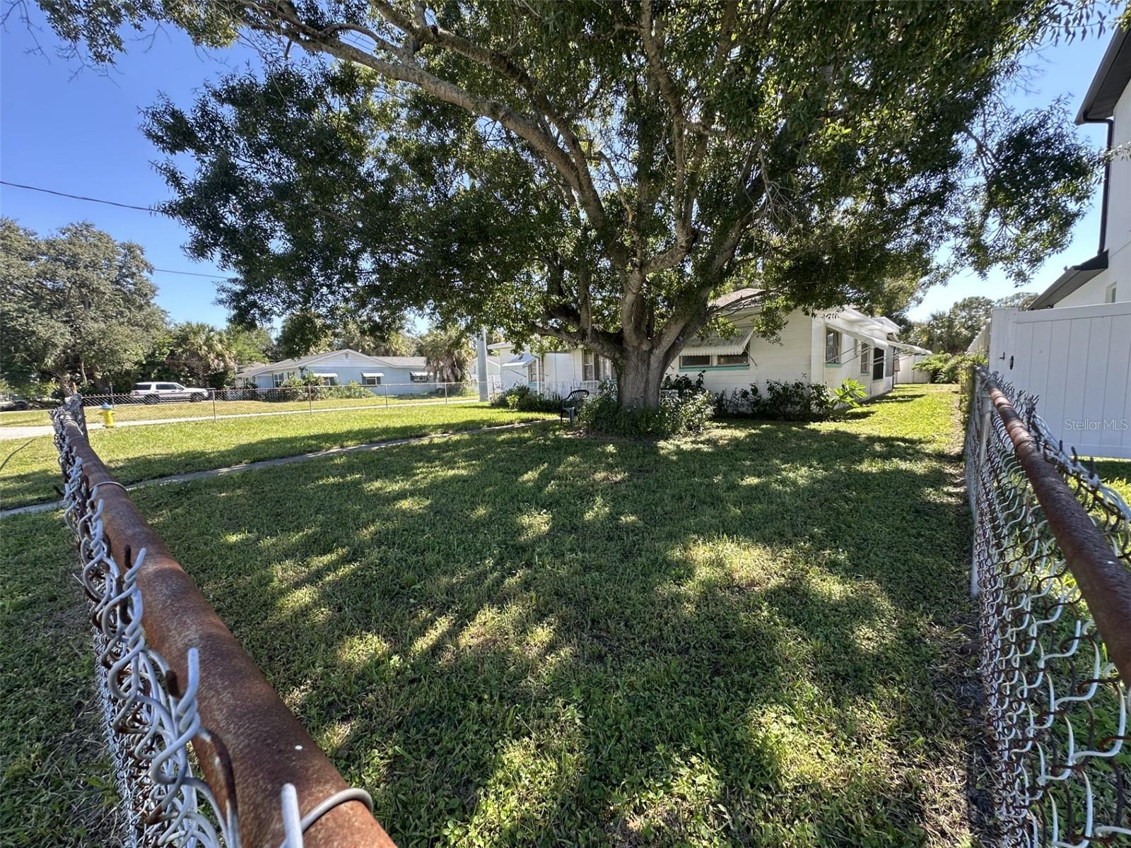 3302 W PAXTON AVE — photo 28