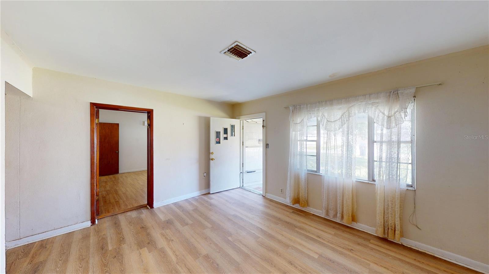 3302 W PAXTON AVE — photo 4