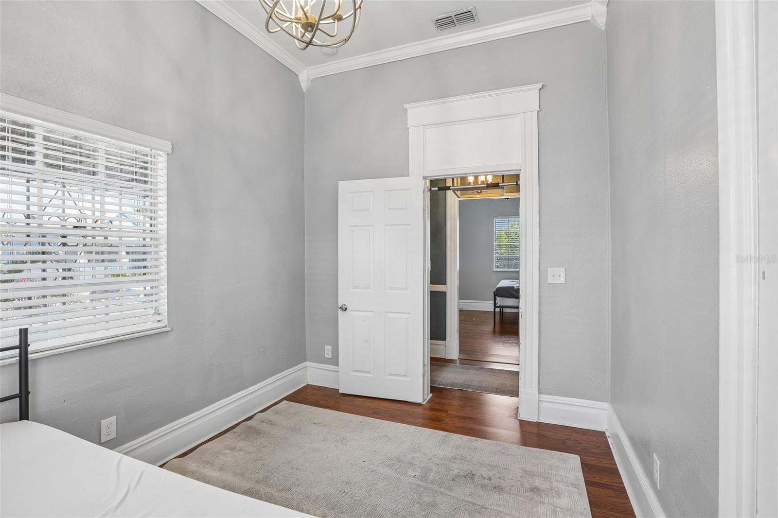 2318 W CORDELIA ST — photo 13