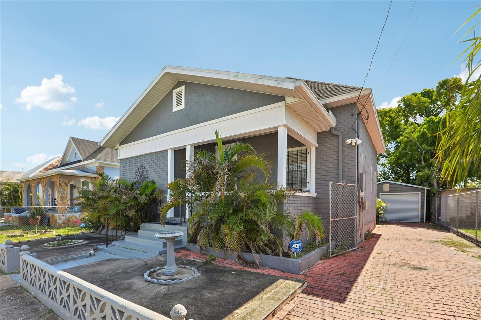2318 W CORDELIA ST — photo 3