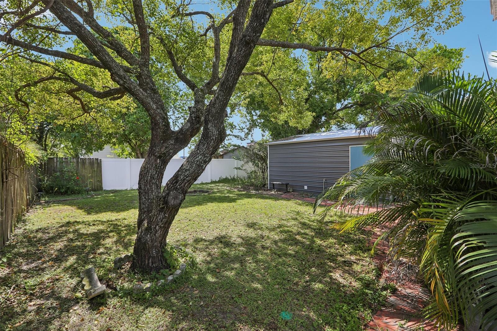 2318 W CORDELIA ST — photo 26