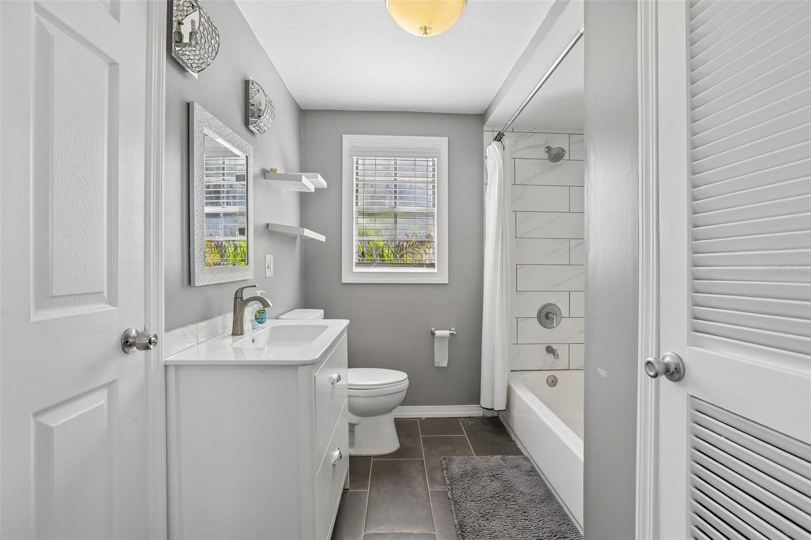2318 W CORDELIA ST — photo 20