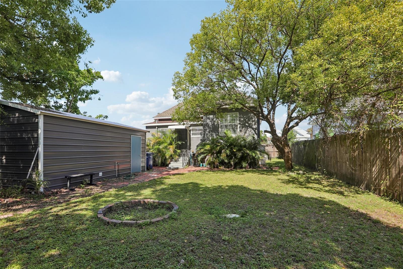 2318 W CORDELIA ST — photo 25