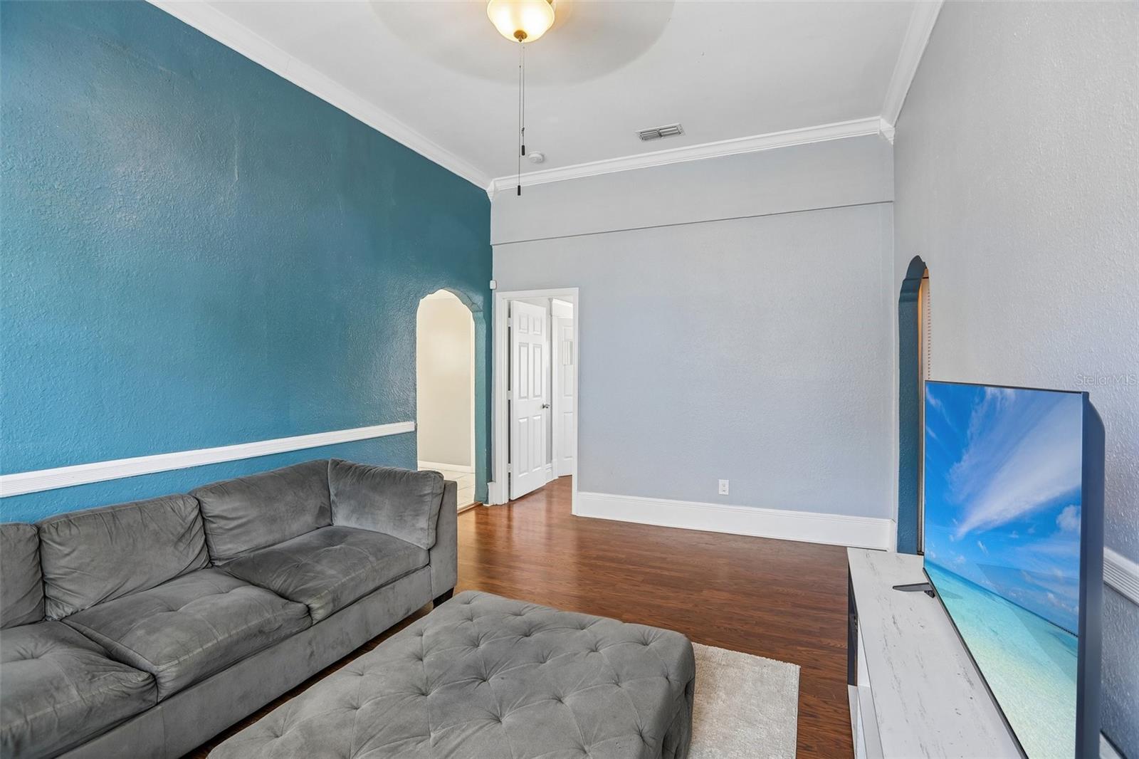 2318 W CORDELIA ST — photo 8
