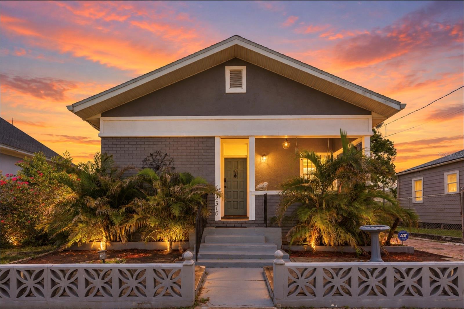 2318 W CORDELIA ST — photo 2