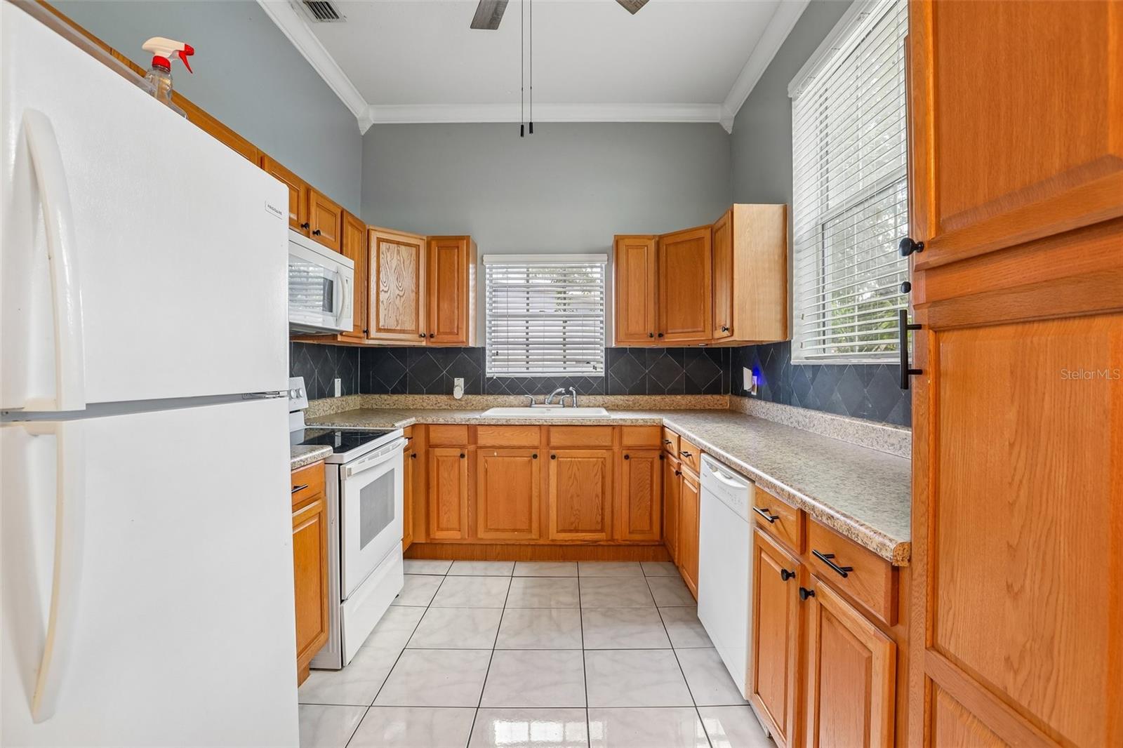 2318 W CORDELIA ST — photo 9