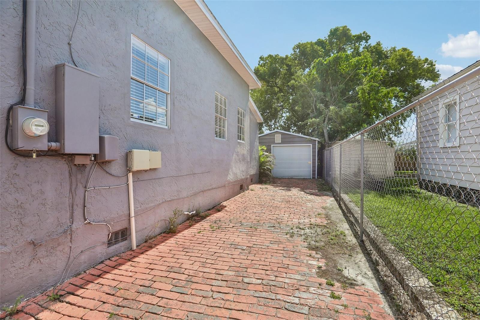 2318 W CORDELIA ST — photo 29