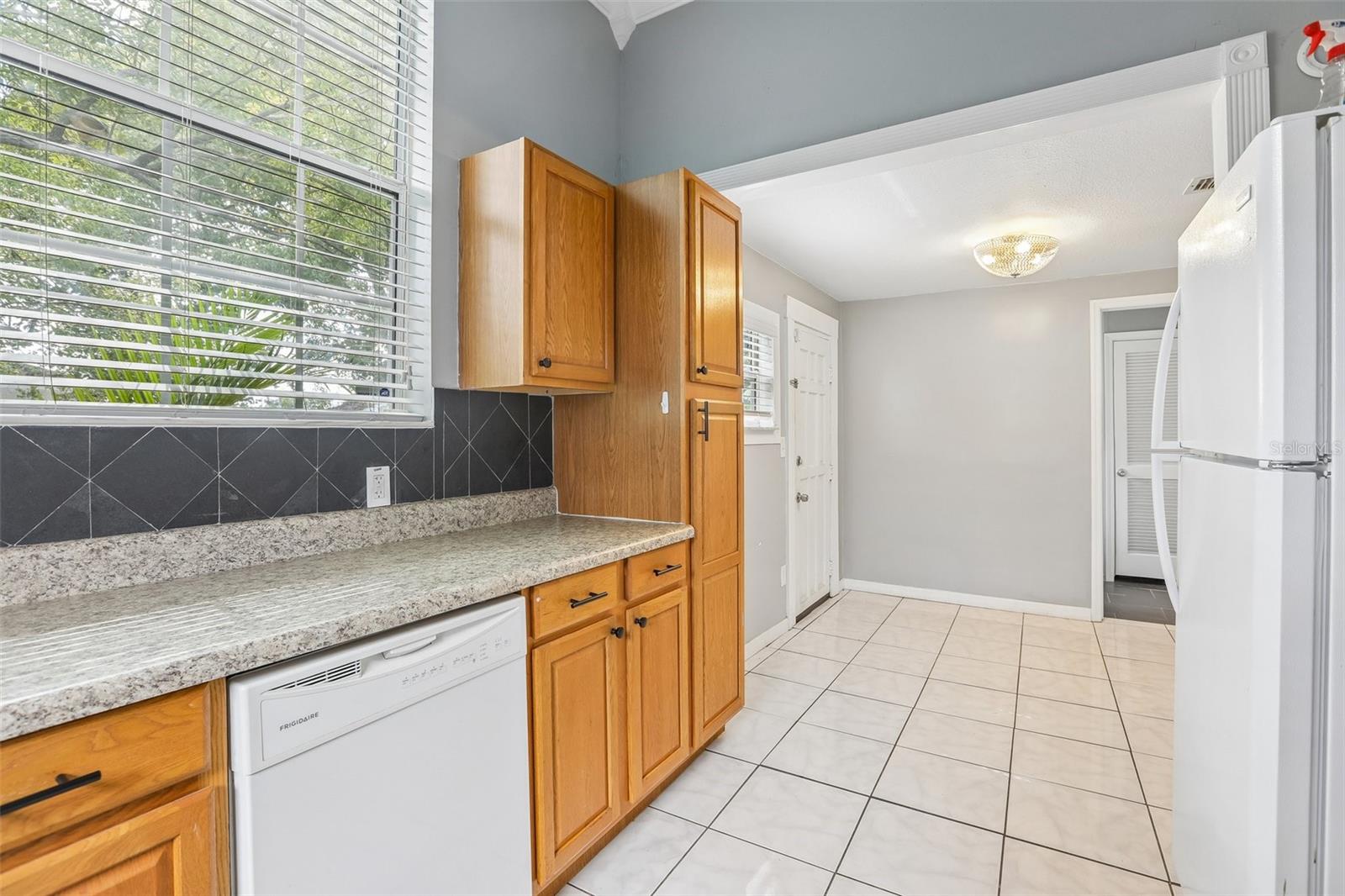 2318 W CORDELIA ST — photo 10