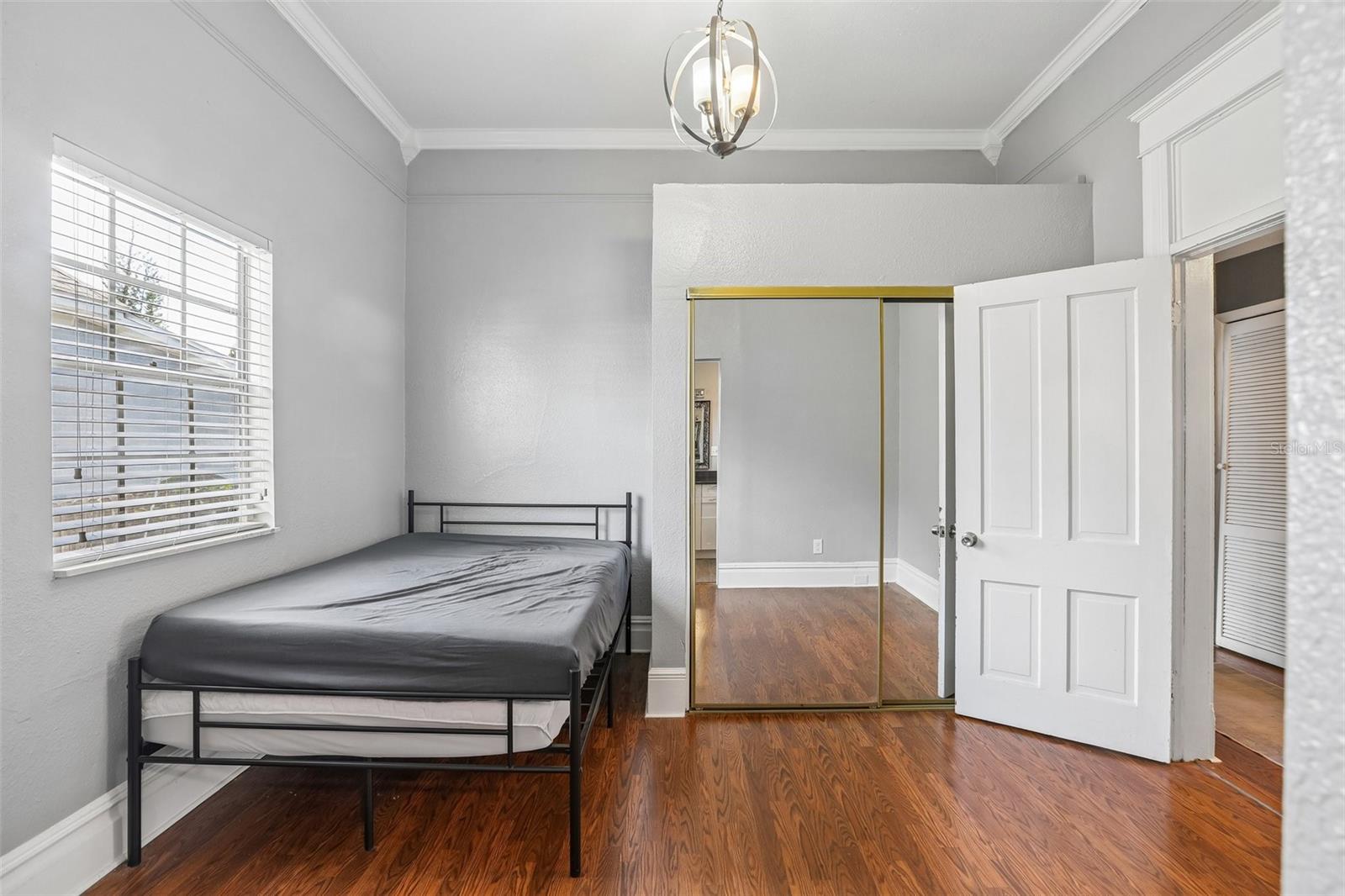 2318 W CORDELIA ST — photo 15