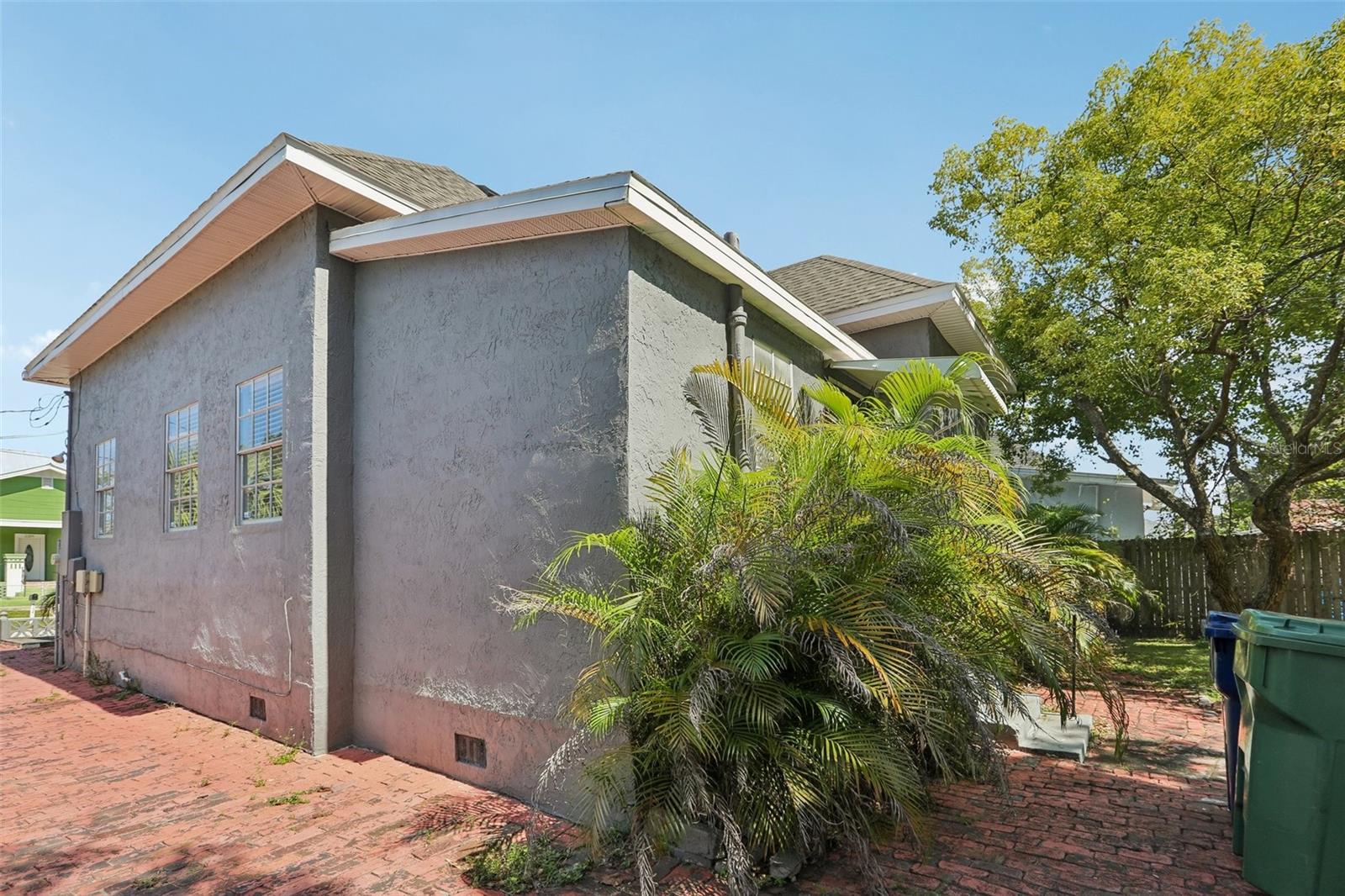 2318 W CORDELIA ST — photo 28