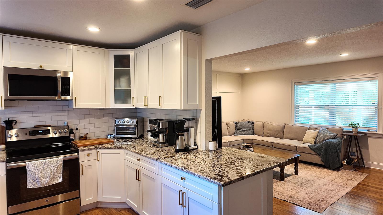 3831 HUDSON LN — photo 10