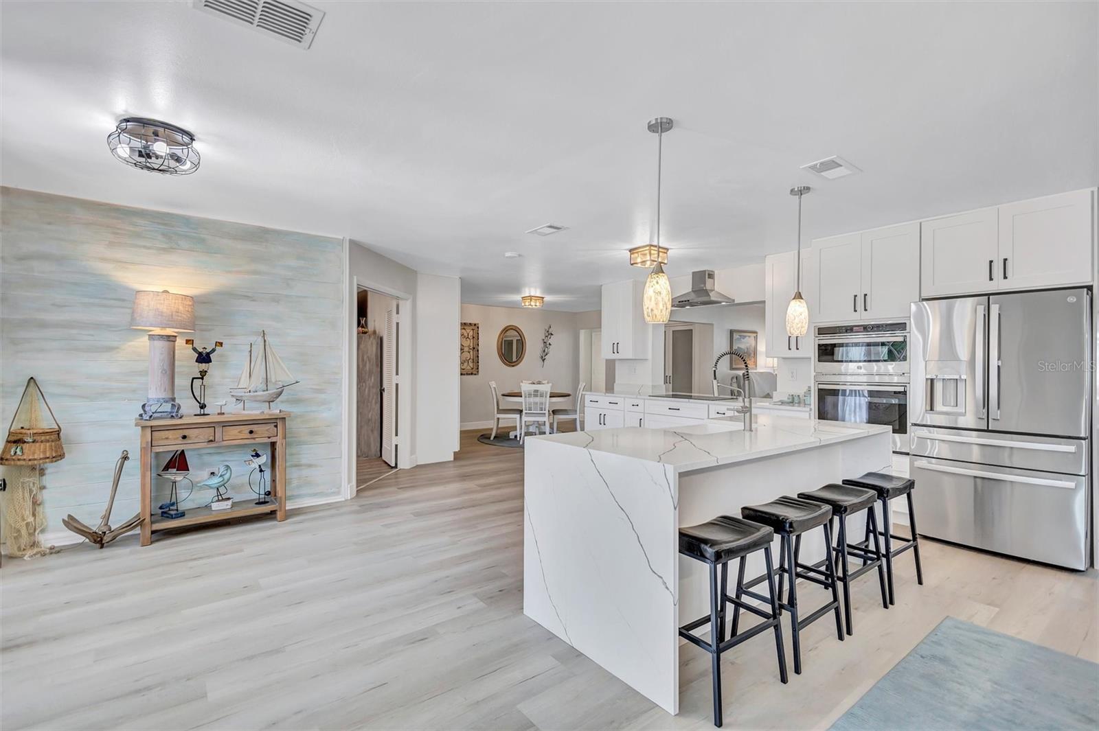 563 LEWIS BLVD SE — photo 3
