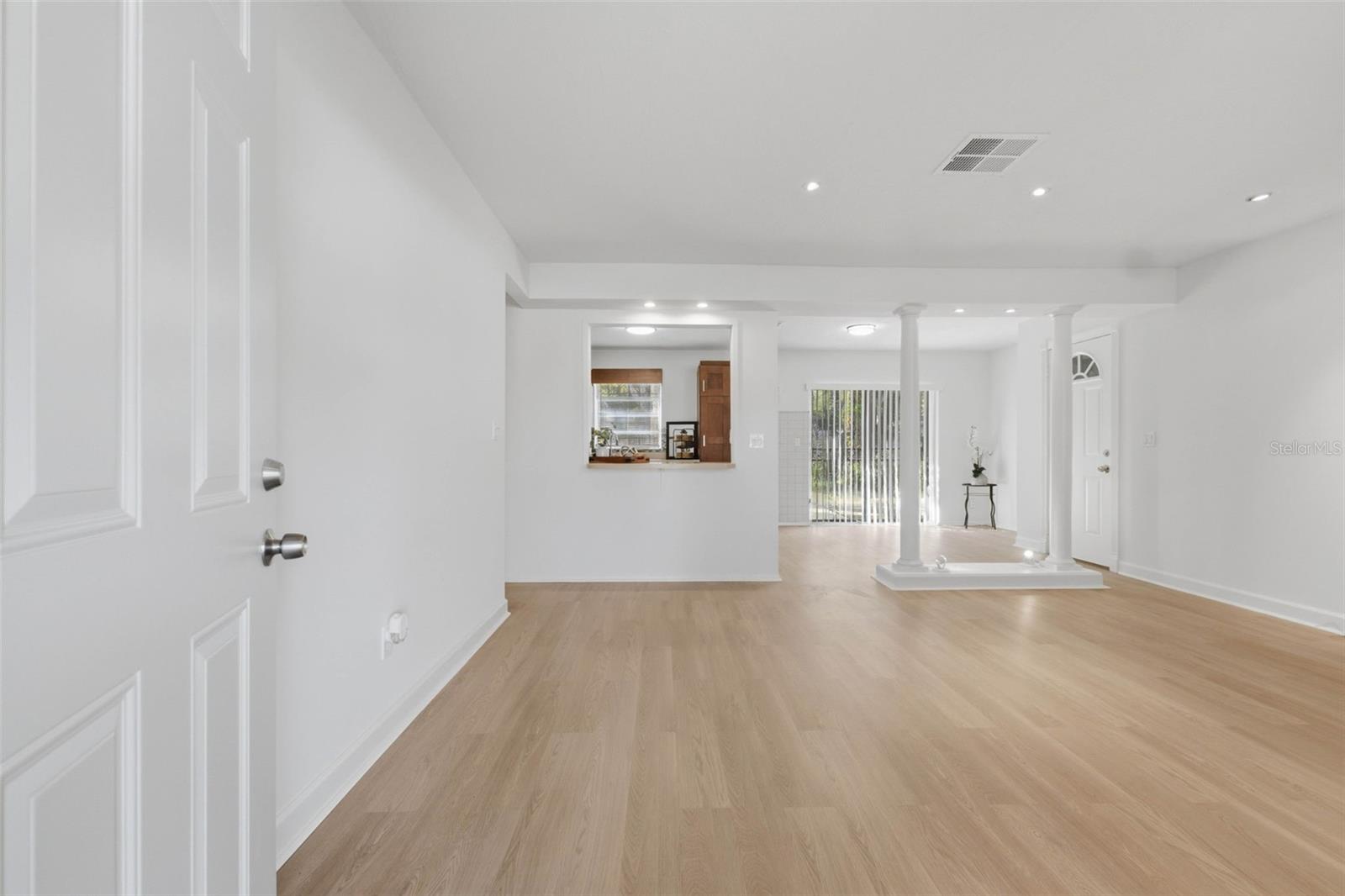 3010 EMERSON AVE S — photo 3
