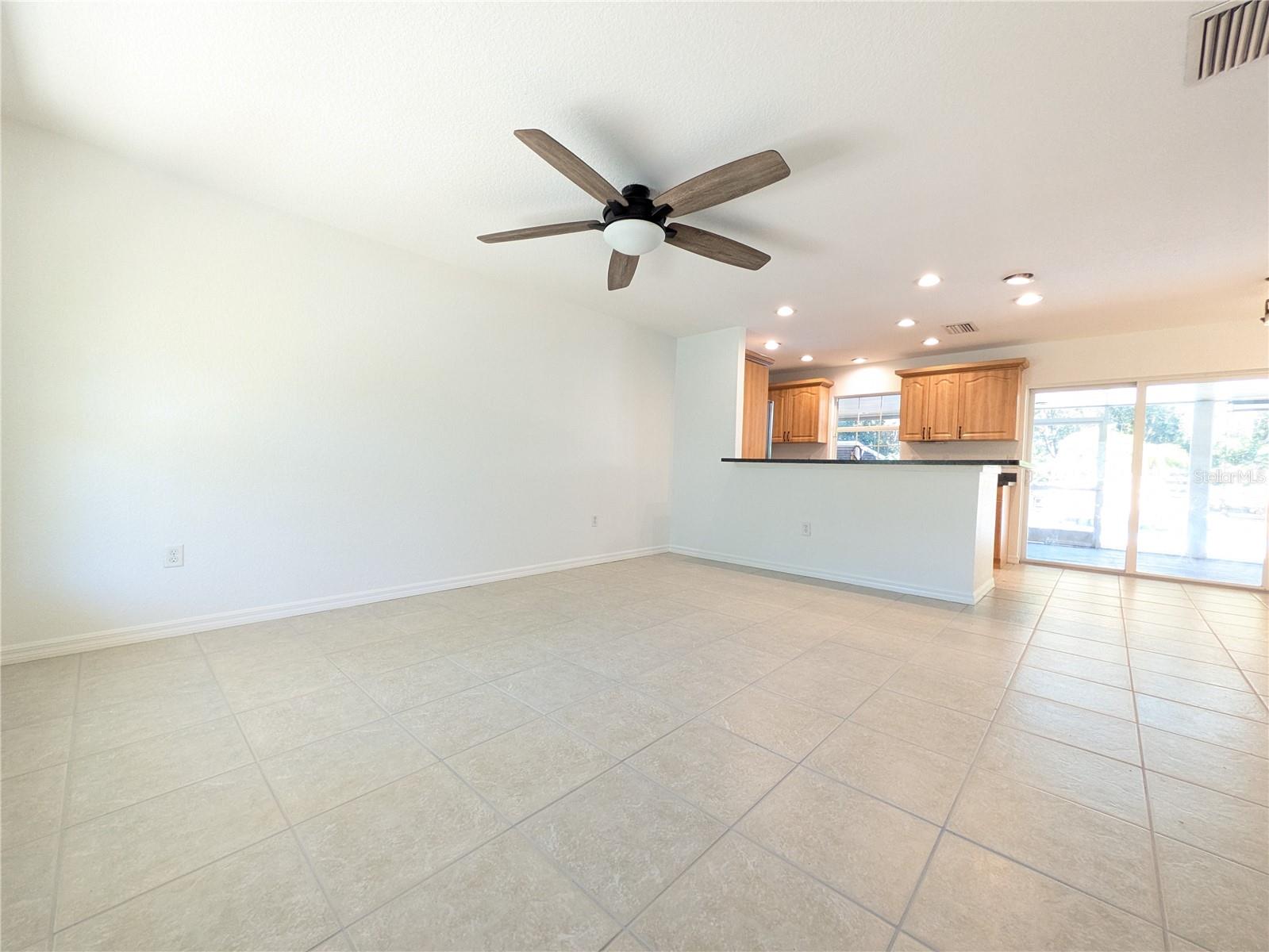 1133 RUSSELL AVE — photo 6