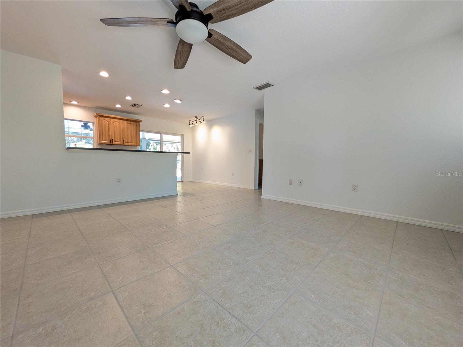 1133 RUSSELL AVE — photo 7