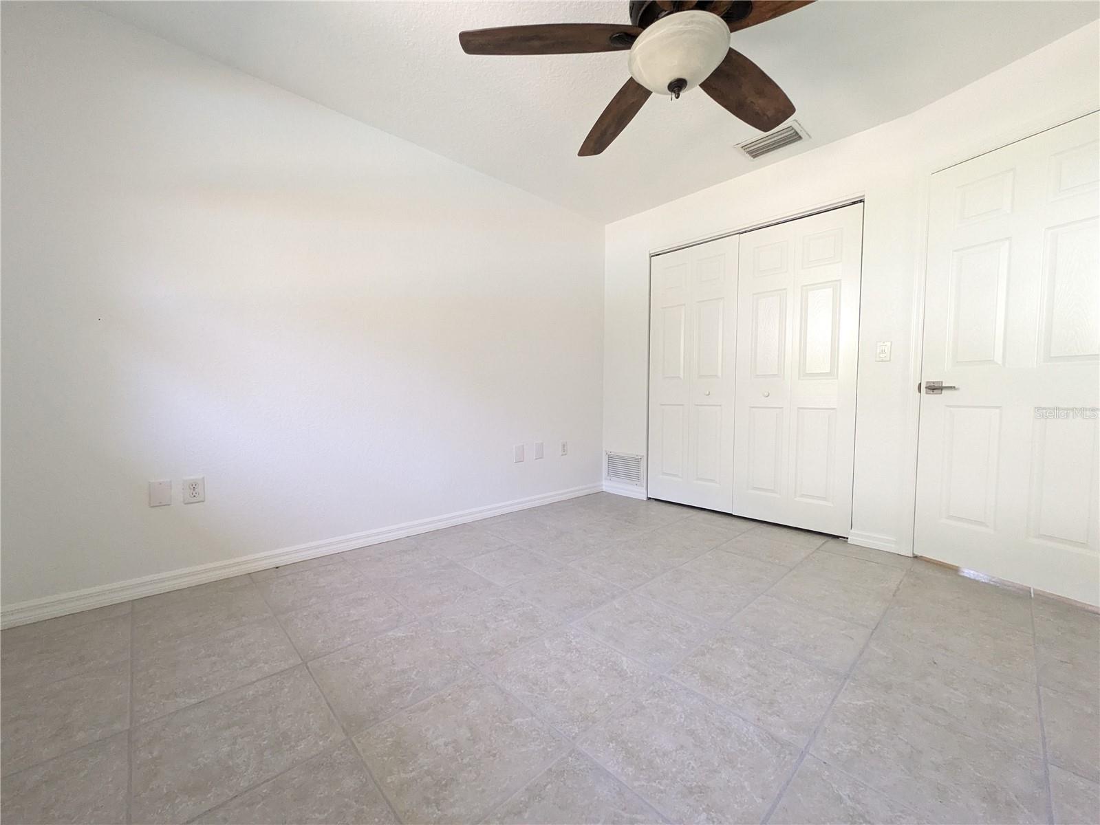 1133 RUSSELL AVE — photo 17