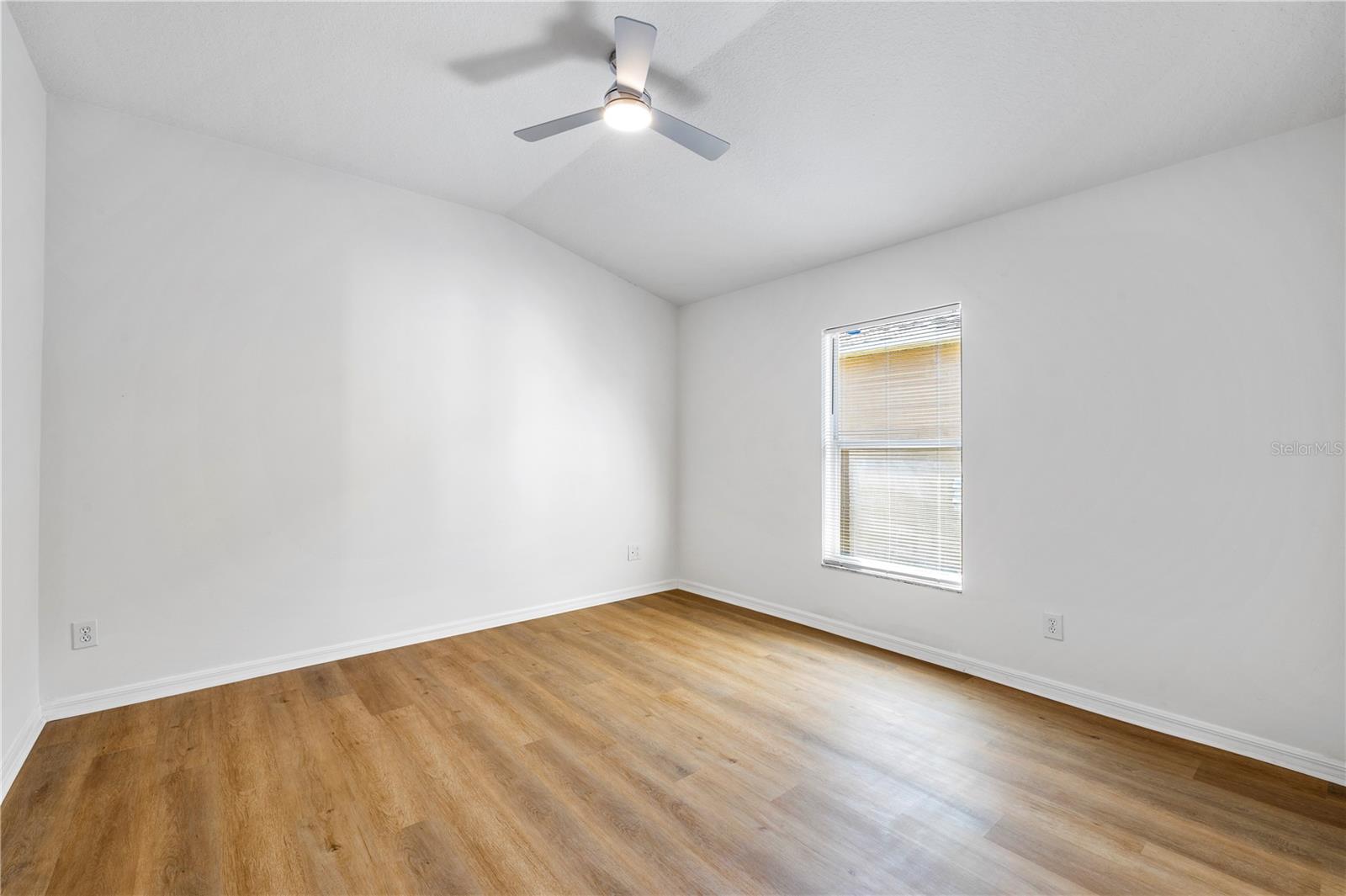 10416 MEADOW SPRING DR — photo 32