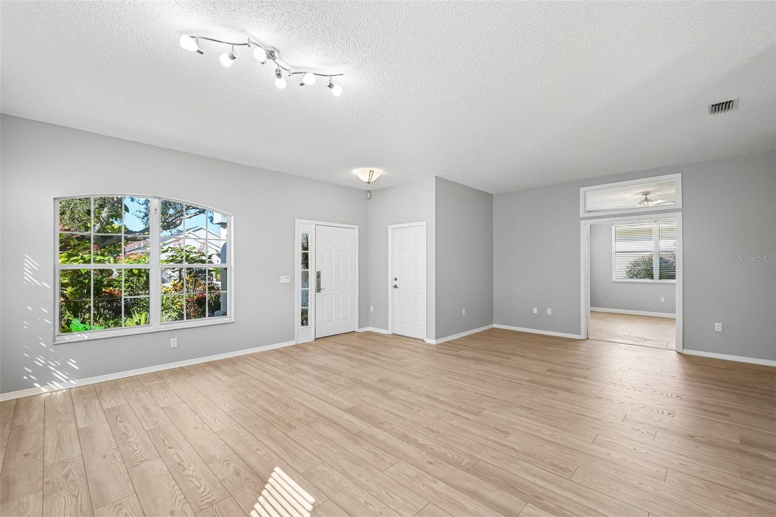 817 TALLGRASS LN — photo 4
