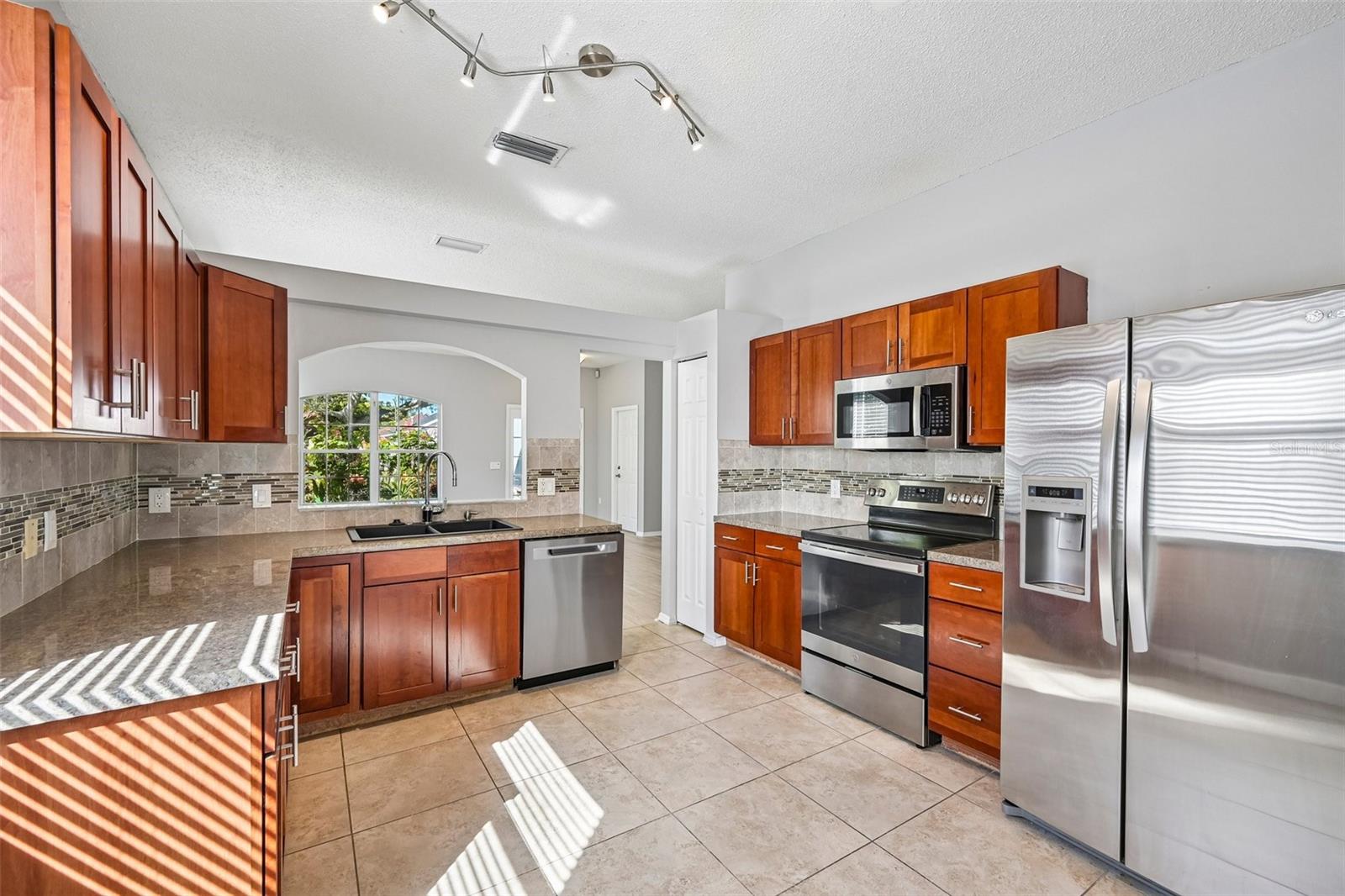 817 TALLGRASS LN — photo 9